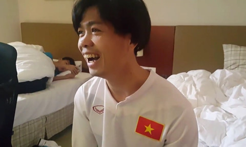 Công Phượng chơi PES giải tỏa áp lực trước trận tứ kết