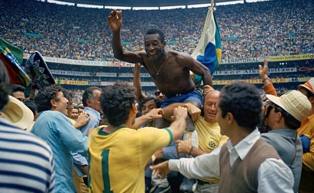 'Vua bóng đá' Pele bị đột quỵ