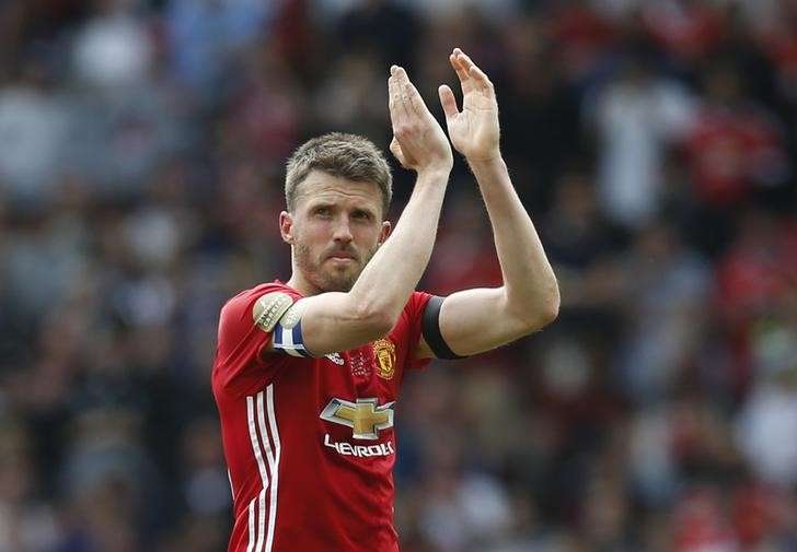 Điểm tin sáng 20/01: Carrick giải nghệ; Mourinho khen ngợi Luke Shaw