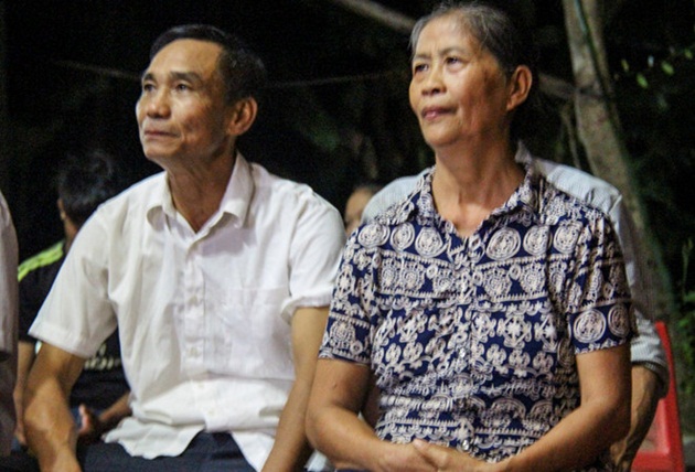 Ảnh bài viết Cha mẹ Công Phượng đượm buồn vì không thể gọi điện chúc mừng con