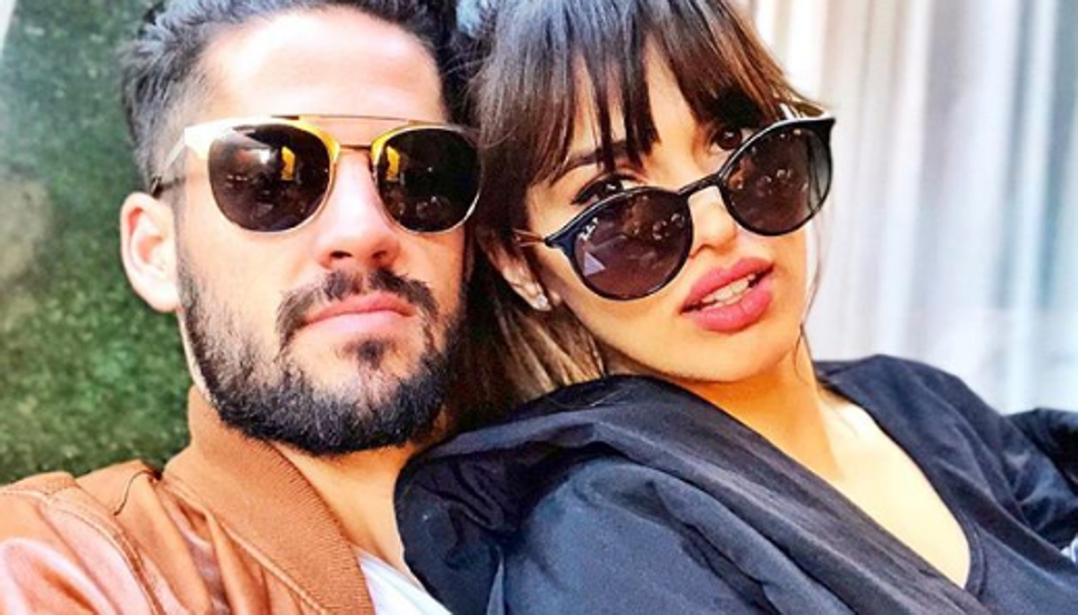 Isco quậy nhiệt tình trong ngày sinh nhật bạn gái