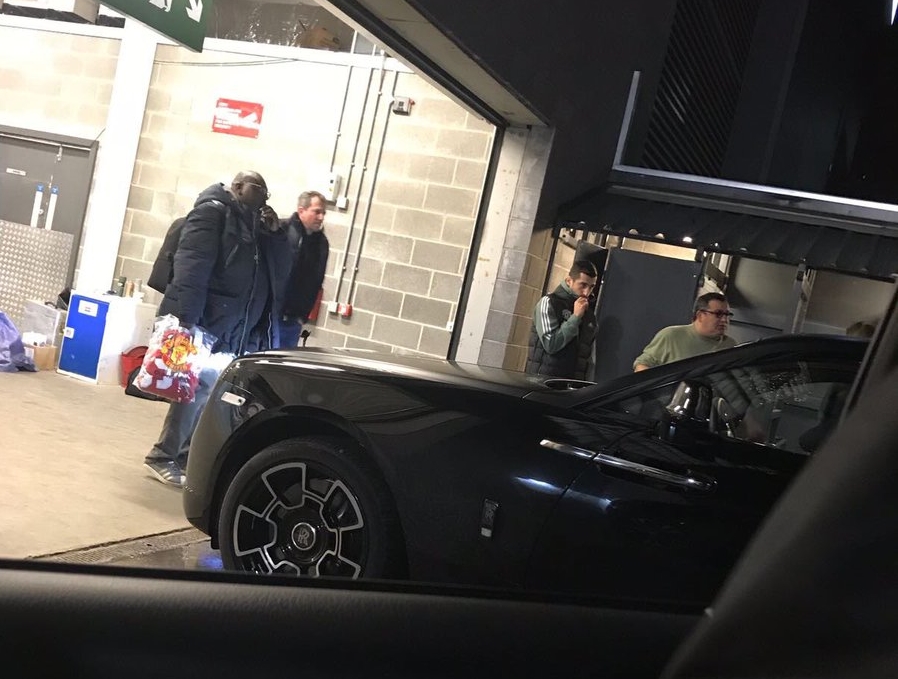 Ảnh bài viết Mkhitaryan cười toe toét ở London, đi cùng siêu cò Mino Raiola