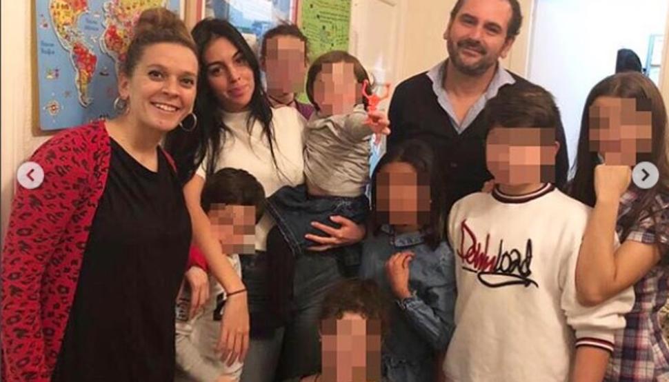 Người yêu của Ronaldo giản dị đi làm từ thiện