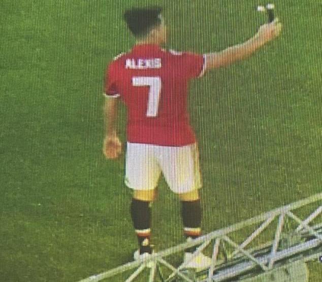 Ảnh bài viết Lộ ảnh Alexis Sanchez mặc áo số 7 của Man Utd