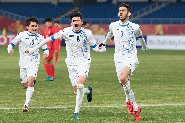 Ảnh bài viết Cho mặc áo trắng, AFC muốn Uzbekistan 'tàng hình' trong tuyết?