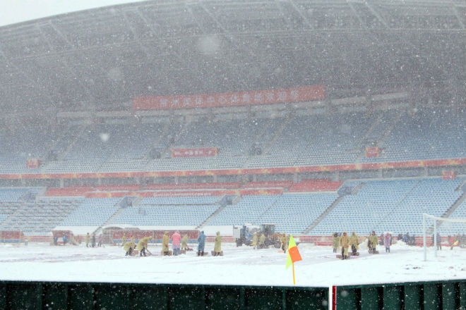Chuyên gia Việt không tiếc lời chỉ trích AFC vì điều kiện thi đấu