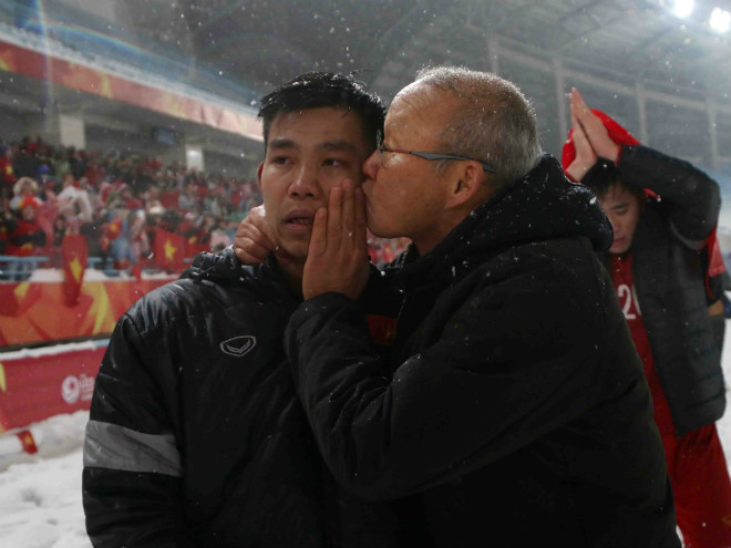 Ảnh bài viết Điểm tin bóng đá Việt Nam tối 27/01: HLV Park Hang-seo xin lỗi NHM, Xuân Trường hứa sẽ mạnh mẽ đứng dậy