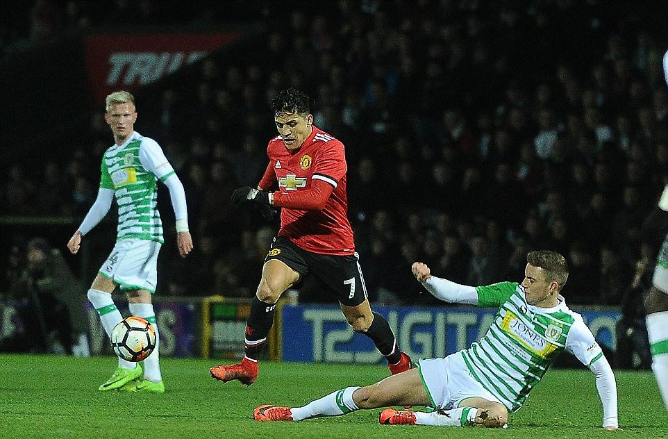 Sanchez ra mắt ấn tượng, Man Utd hủy diệt Yeovil Town