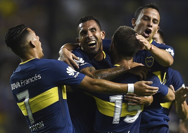 Carlos Tevez chói sáng trong lần thứ 3 ra mắt Boca Juniors