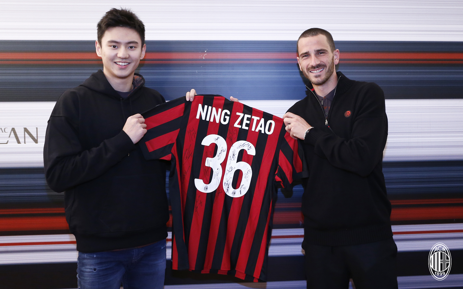 'Hot boy' bơi lội tiếp lửa cho đoàn quân Gattuso