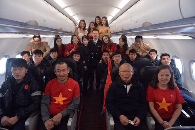 VietJet CHÍNH THỨC xin lỗi vì sự phản cảm trên chuyến bay đón U23 Việt Nam