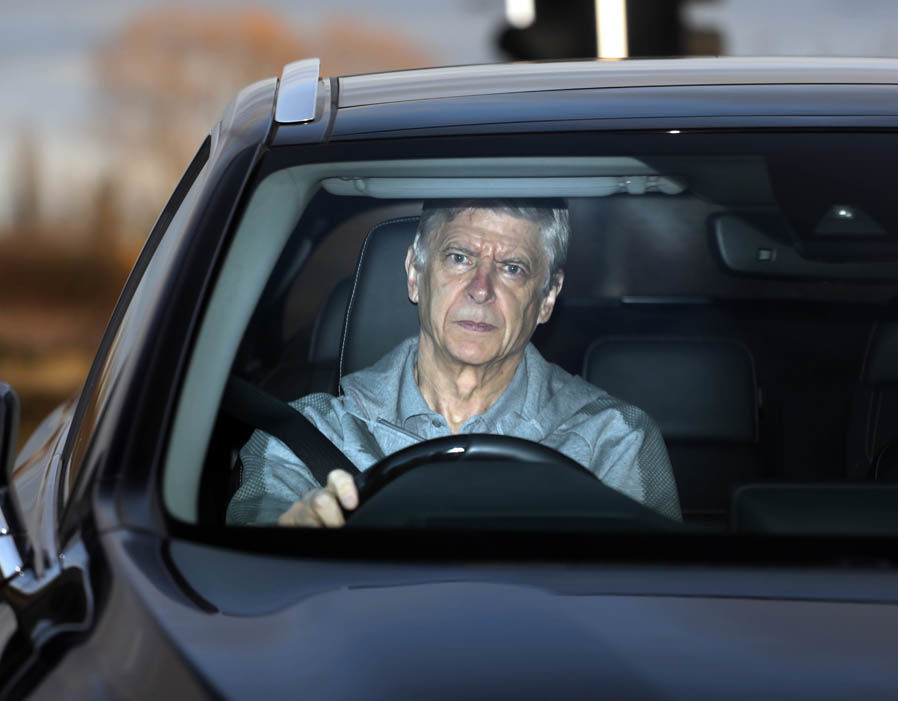 Ảnh bài viết Wenger hồi hộp tới sân tập, chờ 'bom tấn' Aubameyang