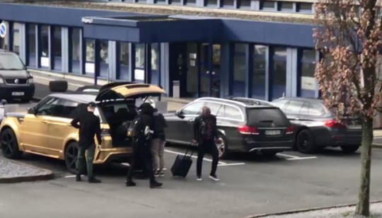 Nóng: Aubameyang đã ra sân bay, hướng về London