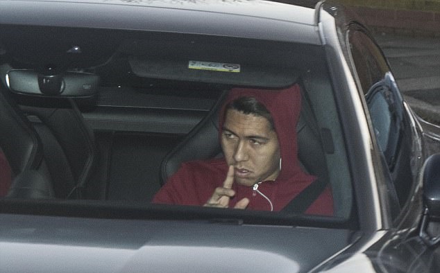 Ảnh bài viết Phong độ chạm đáy, dàn sao Liverpool mặt mày tiu nghỉu đến sân tập