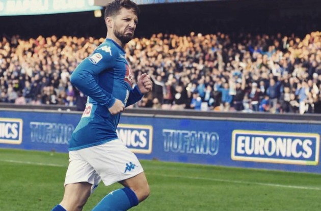 Mertens bị trêu chọc sau màn ăn mừng 'nhăn như khỉ ăn ớt'