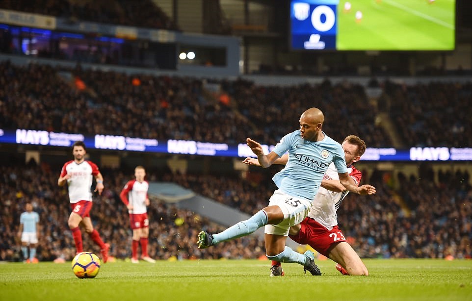 Ảnh bài viết Pep đúng khi bảo "có 3 Fernandinho Man City sẽ vô địch"