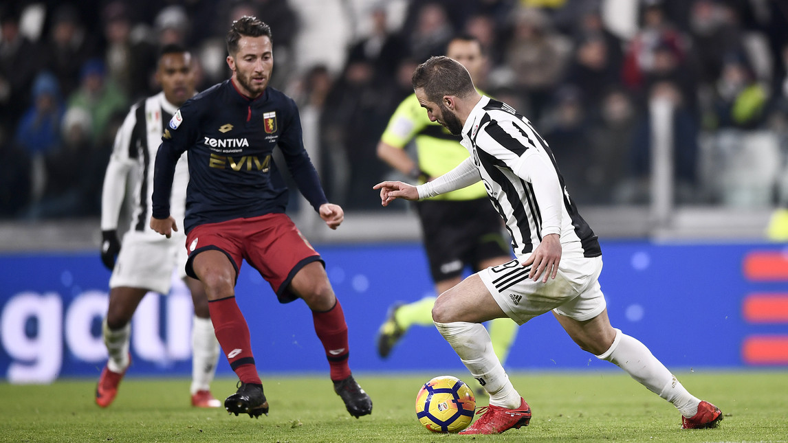 Higuain xứng danh 'cha đẻ' của những đôi giày