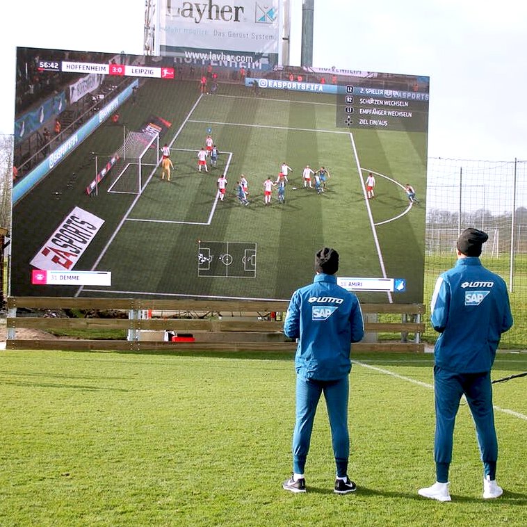 Sao Bundesliga gây choáng khi chơi điện tử theo phong cách mới
