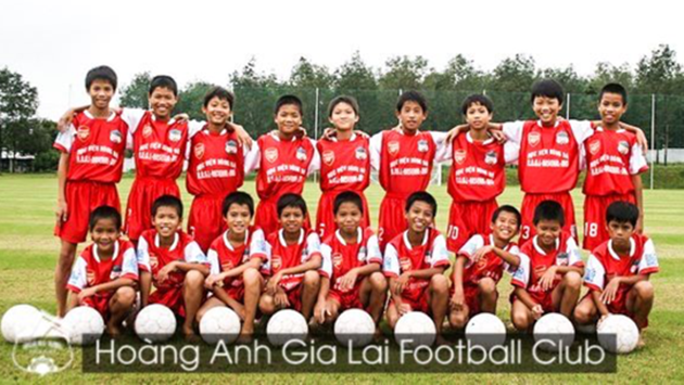 Bệ phóng cho bóng đá nước nhà