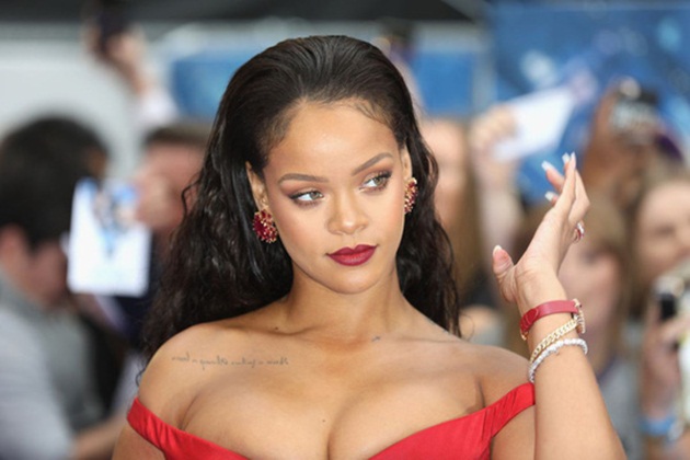 Ca sĩ bốc lửa Rihanna là một "Gooner" thật sự