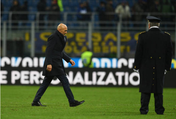 Inter lại không thắng, Spalletti chỉ còn biết cúi đầu than trách