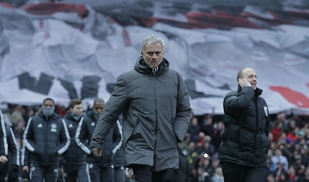 Mourinho chỉ trích CĐV Man Utd thậm tệ