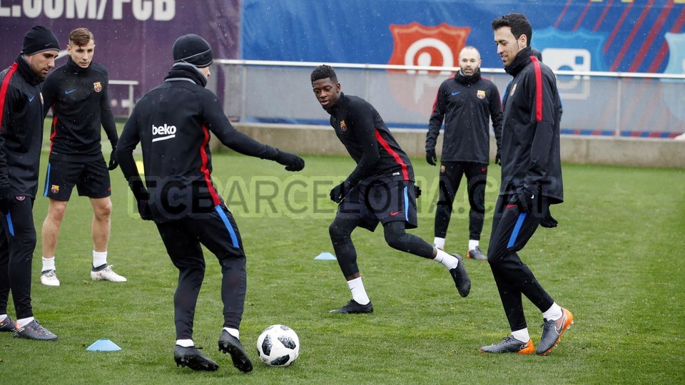 Ảnh bài viết Mưa gió không ngăn được Barcelona tập luyện