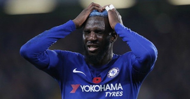 Fan Chelsea muốn dựng tượng ghi công trọng tài đuổi Bakayoko