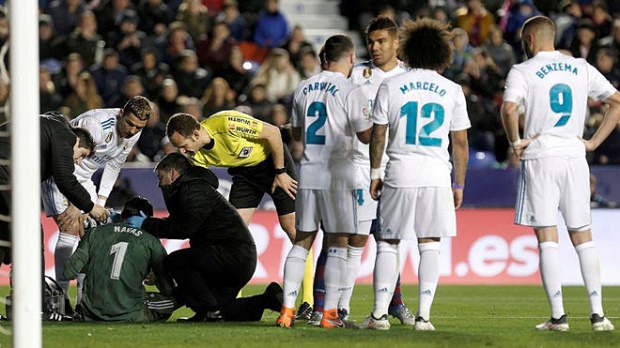 'Truyện kinh dị': Hàng thủ Real Madrid đối mặt Neymar, Mbappe