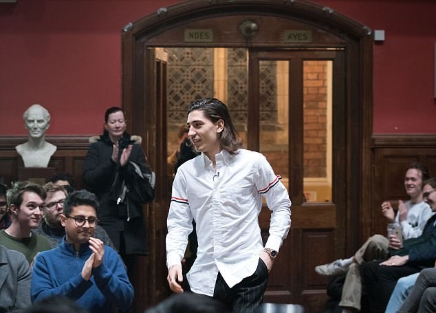 Ảnh bài viết Hector Bellerin hóa quý tộc diễn thuyết tại Oxford