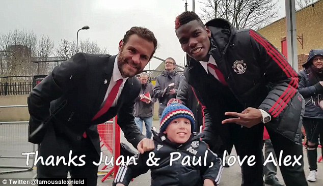 Pogba & Mata khiến CĐV đặc biệt của M.U sướng rơn
