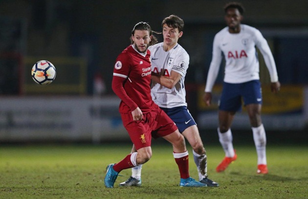 Ảnh bài viết Sao Liverpool nổi đóa bẻ cổ đàn em trên sân