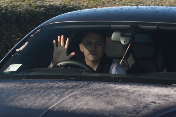 Ảnh bài viết Hậu trốn thuế, Sanchez lầm lũi đến sân tập Quỷ đỏ