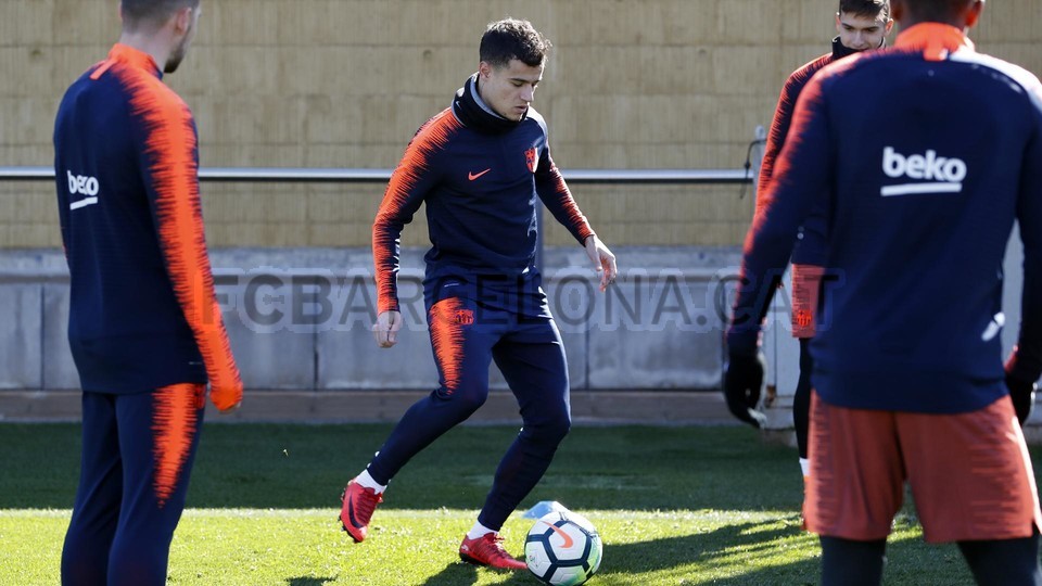 Ảnh bài viết Khoe bộ cánh mới, Barcelona tập quên cả lối về