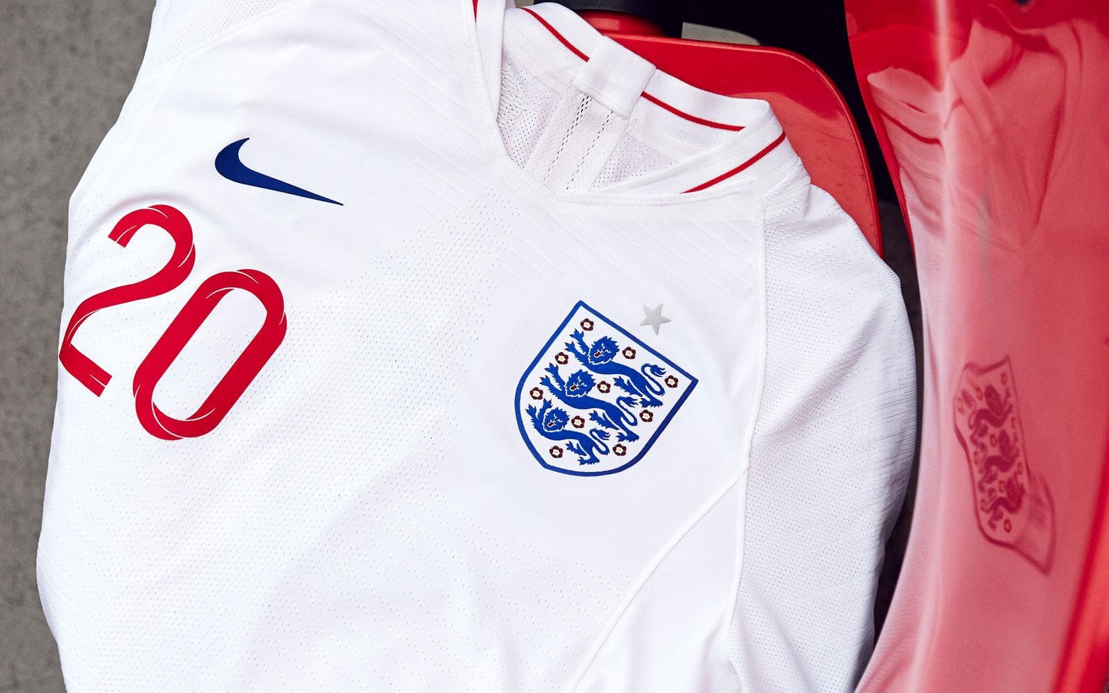 Tuyển Anh chính thức tung mẫu áo World Cup siêu 'đắt' 