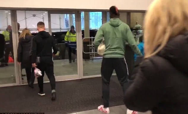 Ảnh bài viết Chấn thương, Pogba tập tễnh rời St James' Park?