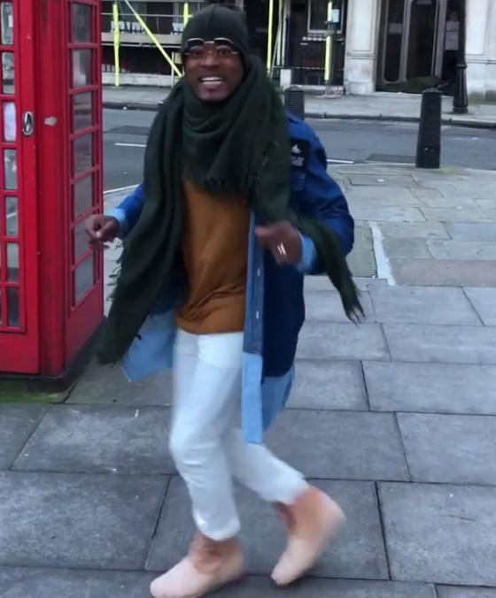 Ảnh bài viết Patrice Evra thể hiện tài lẻ ngay trên đường phố