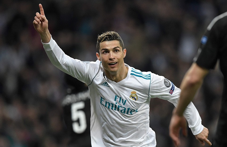 Ronaldo lập cú đúp, nhấn chìm PSG tại thánh địa Bernabeu