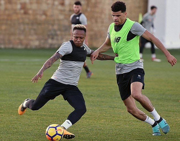 Viện binh khủng trở lại, sân tập Liverpool rộn tiếng cười