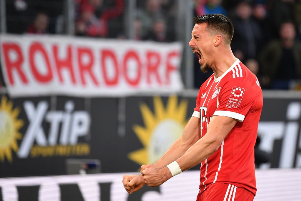 Tân binh tỏa sáng, Bayern vất vả vượt qua Wolfsburg