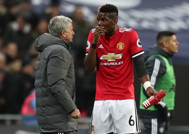 Mourinho nói gì khi Pogba bị loại khỏi trận Huddersfield Town?