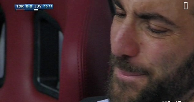 Ảnh bài viết Sợ lỡ đại chiến Tottenham, Higuain khóc mếu