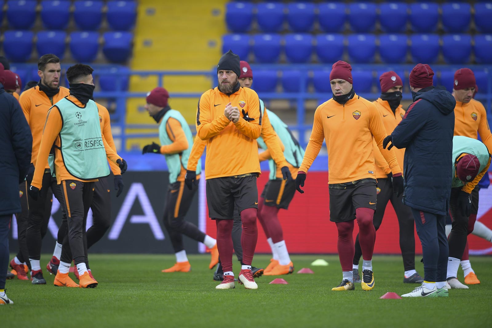 Ảnh bài viết Lạnh cóng tại Ukraine, cửa nào cho Roma?