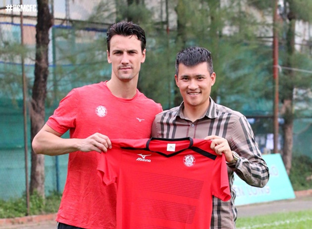 Công Vinh thanh lý hợp đồng với cựu tiền vệ Manchester United
