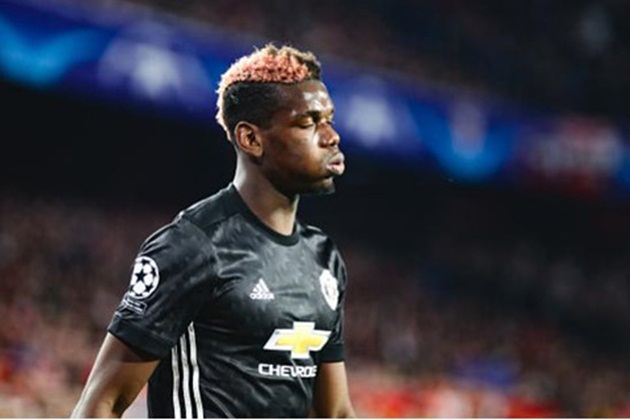 Pogba gửi thông điệp bí ẩn sau khi bị đẩy lên ghế dự bị