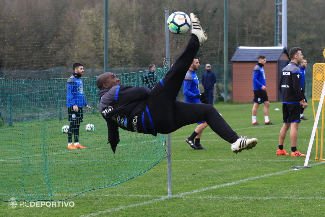 Ảnh bài viết Seedorf thể hiện kỹ năng 'siêu khủng', học trò há hốc mồm