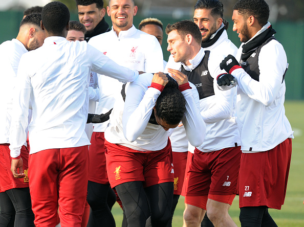 Ảnh bài viết Van Dijk pha trò, sân tập Liverpool rộn tiếng cười