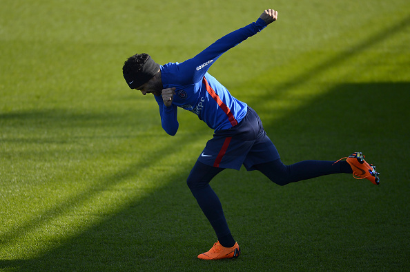 Ảnh bài viết Dani Alves thể hiện tài "vũ đạo" trên sân tập PSG