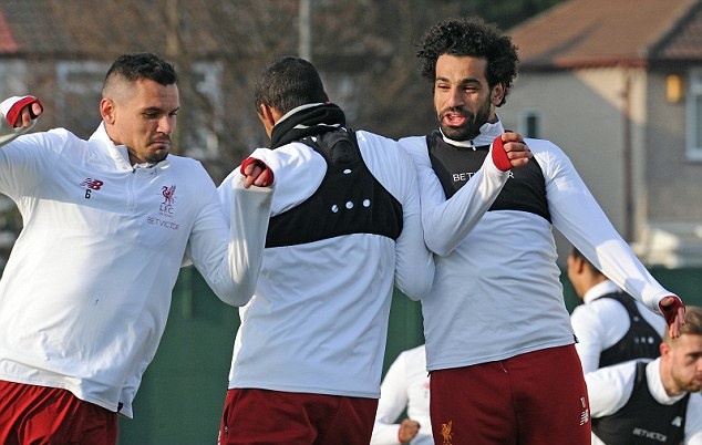 Ảnh bài viết Sắp vượt Man Utd, Salah và đồng đội nhảy múa trên sân tập