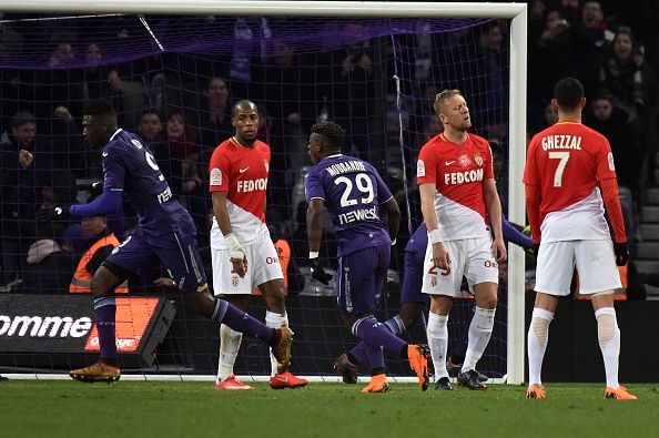 Hàng thải Arsenal ghi bàn quyết định, Monaco đánh rơi 3 điểm đáng tiếc